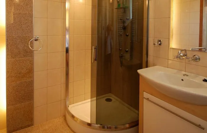 Maria Kwatera prywatna *